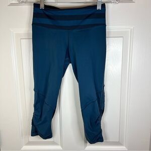 Lululemon‎ Cropped Leggings with Ruched Bottoms Size 4 Pocket in Back Stretch